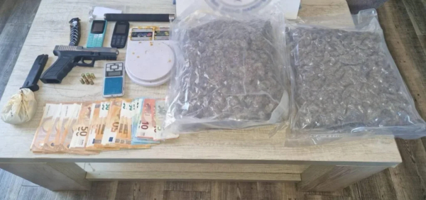 Πάτρα: Προσωρινά κρατούμενος απόστρατος αστυνομικός για διακίνηση ναρκωτικών - Ελεύθερος με όρους ο γιος το