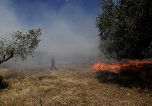 Και ο στρατός στη «μάχη» κατά της πυρκαγιάς στη Χίο