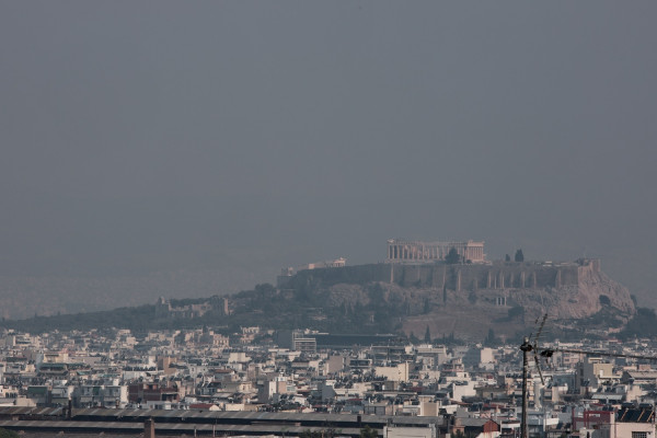 Υψηλά τα επίπεδα ρύπων και σήμερα στην Αττική - Πότε θα καθαρίσει η ατμόσφαιρα