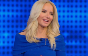 «The Chase»: Συγκινήθηκε η Μπεκατώρου με παίκτρια – «Βλέπω μία κυρία να με αγκαλιάζει»