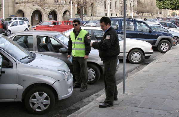 Αυστηρές οι ποινές του νέου ΚΟΚ για τις ράμπες και τις θέσεις ΑμεΑ