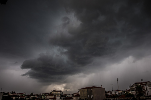 Καιρός meteo: Κακοκαιρία διαρκείας έως και την Τρίτη - Πού θα χτυπήσουν τα φαινόμενα τις επόμενες ώρες (χάρτες - video)