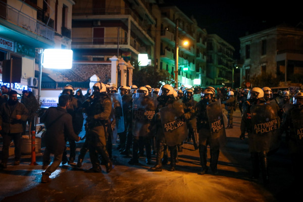 Μεταναστευτικό: Αποφασισμένη η κυβέρνηση για τις δομές - Πεδίο μάχης Χίος και Λέσβος