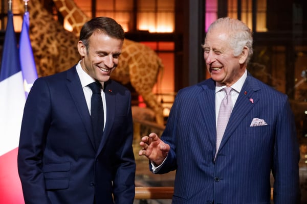 Μακρόν: Το δείπνο των 500.000 ευρώ στον Κάρολο και η «τρύπα» στον προϋπολογισμό της γαλλικής προεδρίας