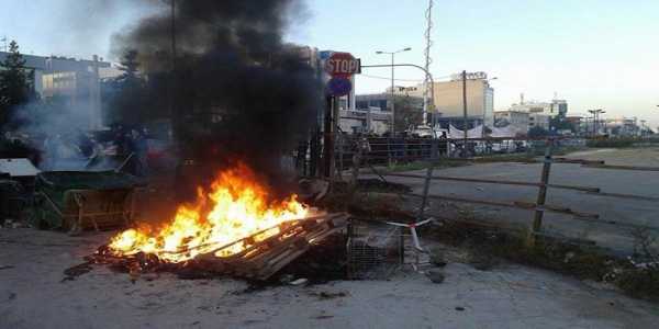 Διαμαρτυρία Ρομά στη Λ. Μεσογείων - κυκλοφοριακά προβλήματα