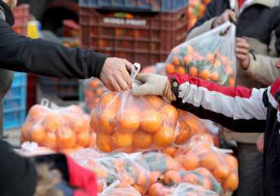 Παράταση για την ανανέωση των επαγγελματικών αδειών πωλητών λαϊκών αγορών