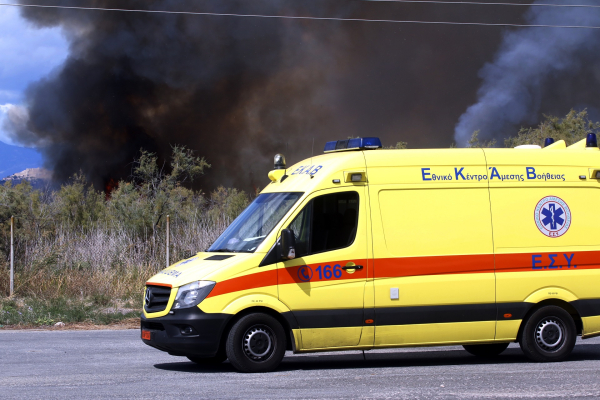 Έκρηξη σε συνεργείο σκαφών στον Άλιμο με τραυματίες