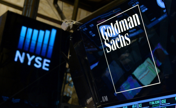 Η Goldman Sachs «ψαλίδισε» τις τιμές-στόχους για τις ελληνικές τράπεζες