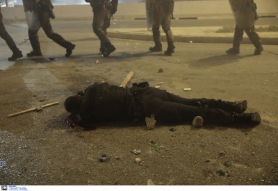 Ομόφωνη καταδίκη από τα πολιτικά κόμματα για τον τραυματισμό του αστυνομικού στη Νέα Σμύρνη