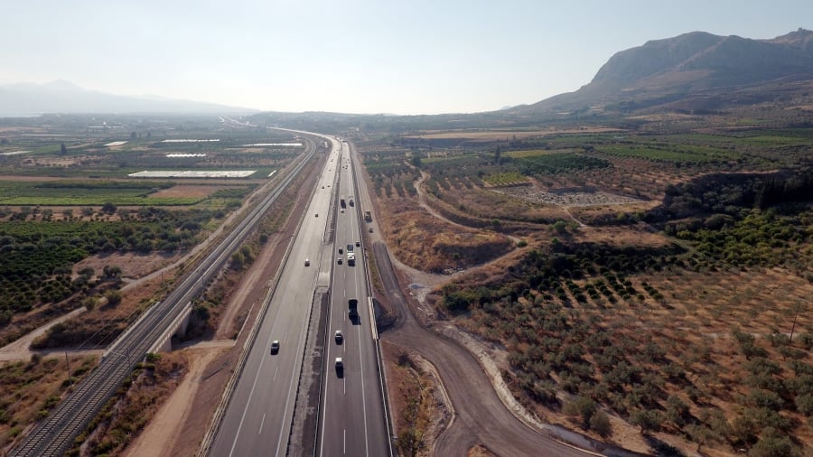 28η Οκτωβρίου: Αυξημένη κίνηση αναμένεται στην Ολυμπία Οδό - Οδηγίες οδικής ασφάλειας (βίντεο)