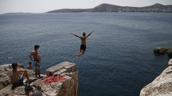 Τους 38 βαθμούς φτάνει ο υδράργυρος, στους 40C την Τρίτη