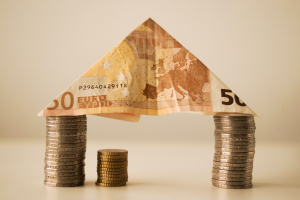 Ξεκινούν οι αιτήσεις για το εφάπαξ επίδομα 1.000 ευρώ σε τρίτεκνες - πολύτεκνες μητέρες