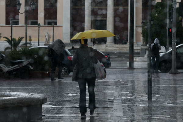 Καιρός σήμερα: Προ των πυλών η κακοκαιρία, πού αναμένονται βροχές και καταιγίδες