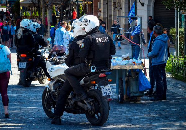 Σε κοντέινερ η βάση της Ομάδας ΔΙΑΣ στον Πειραιά - Ετοιμόρροπα και κτίρια αστυνομικών τμημάτων