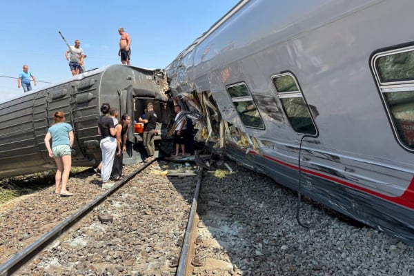 Ρωσία: Τρένο συγκρούστηκε με φορτηγό – Τουλάχιστον 140 τραυματίες