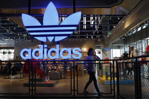 Ξεχάστε την Adidas όπως την ξέρατε - Έχασε την αποκλειστικότητα των τριών γραμμών στο σήμα της