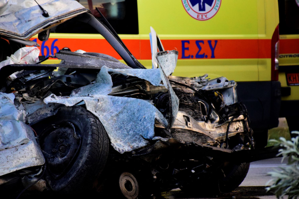 Σοκαριστικό τροχαίο στο Ξυλόκαστρο - Νεκρή μια εργαζόμενη στην καθαριότητα του δήμου