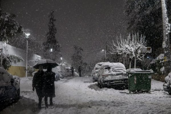 Δεκάδες οδηγοί εγκλωβισμένοι και στην Λεωφόρο Μεσογείων