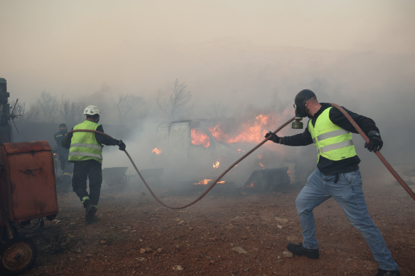 Πώς θα προστατευτούμε από τη φωτιά και τον τοξικό καπνό