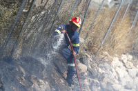 Επικίνδυνη παραμένει η φωτιά στο Κορωπί - Μάχη σε διάσπαρτες εστίες, κάηκαν σπίτια