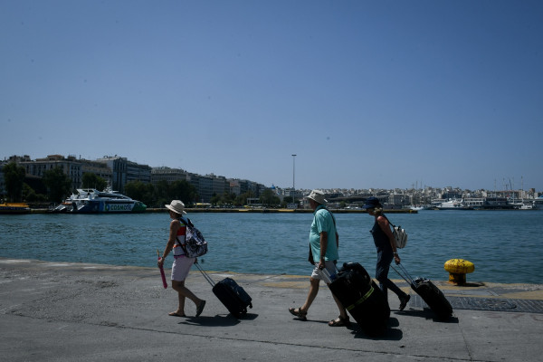 Θετικός στο αλκοτέστ ο οδηγός του αυτοκινήτου που έπεσε στο λιμάνι του Πειραιά