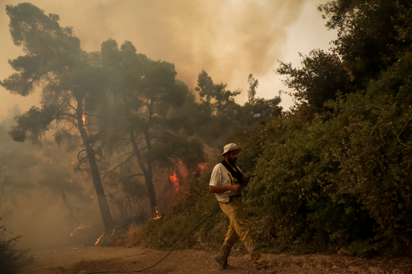 Τρεις φωτιές καίνε και την Ήπειρο – Εκκενώνεται ο Μύτικας Άρτας