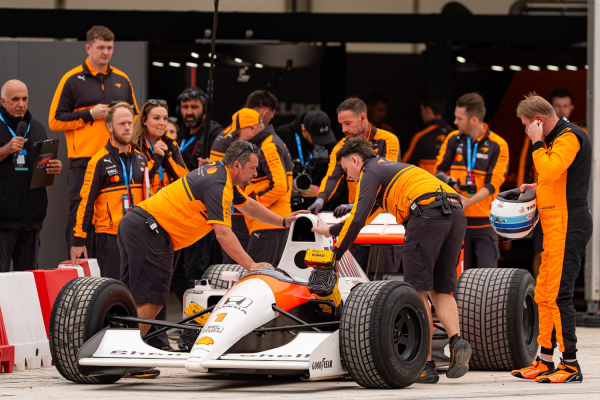 Μπορεί το Allwyn X McLaren Racing LIVE IN ATHENS να χωρέσει σε τρεις μόνο λέξεις;