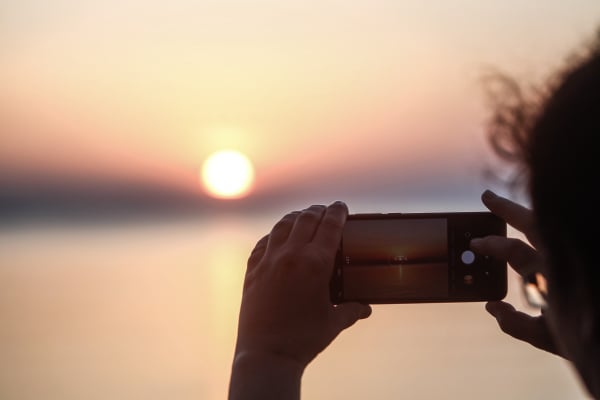 Δέκα «χρυσές» συμβουλές για να «ξεκολλήσει» το παιδί σας απ&#039; το κινητό