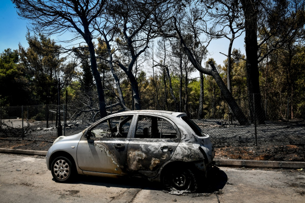 Απίστευτο: Αγοράζουν καμένα ΙΧ από τις πληγείσες περιοχές για να «νομιμοποιήσουν» κλεμμένα