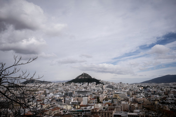 Συννεφιασμένος ο καιρός - Πέφτει η θερμοκρασία - Αλλαγή σκηνικού από την Παρασκευή με βροχές