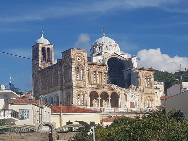 Αποκλειστικές εικόνες του DNEWS από τον σεισμό στη Σάμο: Μεγάλες καταστροφές, πλημμύρισαν οι δρόμοι από το τσουνάμι