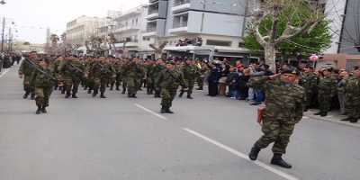 Ψάχνουν για χρόνια να βρουν το χαμένο τους παιδί και τον είδαν φαντάρο στην παρέλαση!