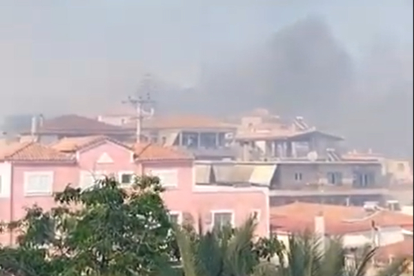 Η φωτιά μπήκε στο Κρανίδι - Καίγονται σπίτια (Εικόνες και βίντεο)