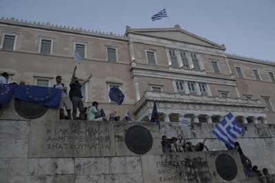 Μεγαλειώδης η συγκέντρωση στο Σύνταγμα με σύνθημα «Μένουμε Ευρώπη» πηγη φωτογραφιών ΑΠΕ ΜΠΕ