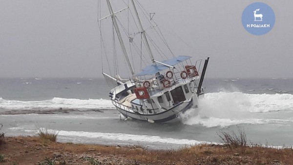 Καράβι στη... στεριά έβγαλε η κακοκαιρία στη Ρόδο