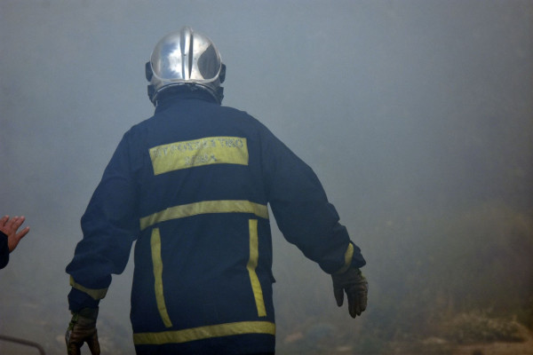 Λάρισα: Τραγωδία με ηλικιωμένο, «έσβησε» μέσα στο φλεγόμενο σπίτι του