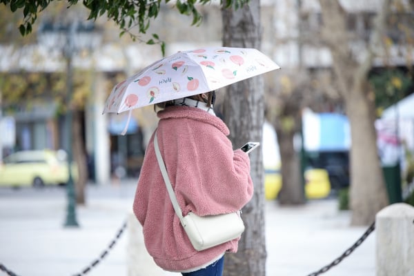 Συννεφιασμένος ο καιρός αύριο, με βροχές νοτιάδες