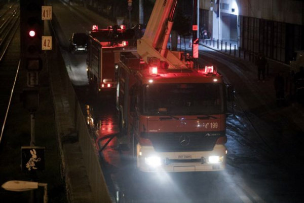 «Καίω χαρτιά για να ζεσταθώ»: Συγκλονίζει ο ένοικος του διαμερίσματος που πήρε φωτιά στη Θεσσαλονίκη (βίντεο)