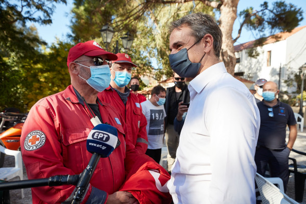 Αυτοψία Μητσοτάκη στη Σάμο: «Όλη η Ελλάδα θρηνεί για τα δύο παιδιά»