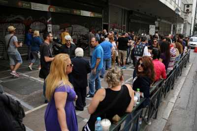 Διαμαρτυρία πρώην εργαζομένων της «Ηλεκτρονικής» έξω από το υπ. Εργασίας