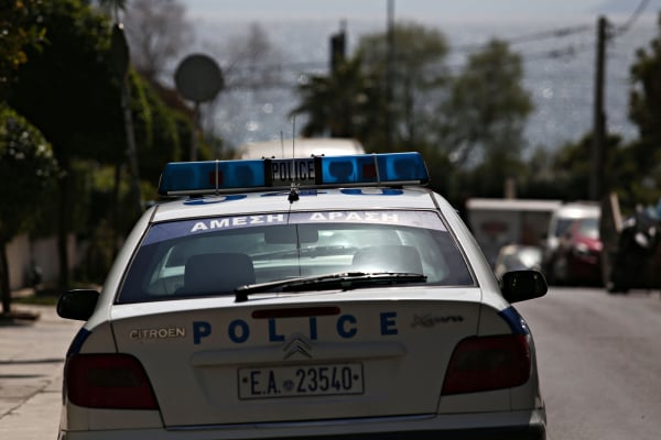 Μητέρα ενεργοποίησε το panic button για τον 16χρονο γιο της: Την άρπαξε από τον λαιμό