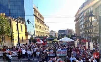 Ολοκληρώθηκε η συγκέντρωση απο το ΠΑΜΕ και τους συνταξιούχους στο κέντρο της Αθήνας