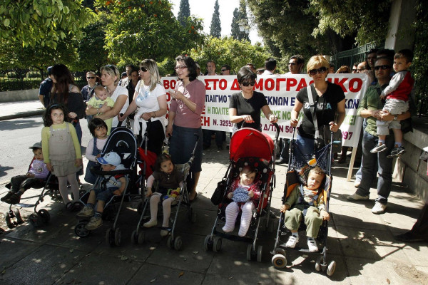 Πότε πληρώνει ο ΟΠΕΚΑ το επίδομα σε πολύτεκνες και τρίτεκνες μητέρες