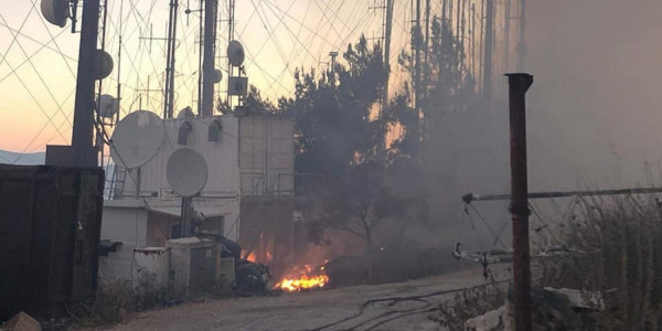 Φωτιά στον Υμηττό: Κάηκαν οι εγκαταστάσεις του ραδιοφωνικού σταθμού Love 97,5 (pics)