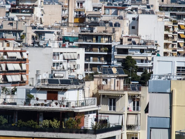 Κρατικά σπίτια ακόμα και με μηδενικό ενοίκιο για νέα ζευγάρια