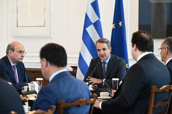 «Πρώτα να βουτάμε την γλώσσα μας στο μυαλό μας και μετά να μιλάμε»: Αυστηρό μήνυμα Μητσοτάκη στους Υπουργούς του