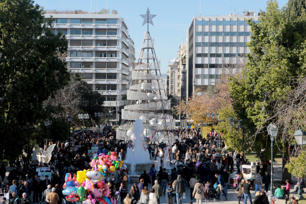 Ανοιχτά καταστήματα και mall την Κυριακή: Τι ώρα ανοίγουν και τι ώρα κλείνουν τα σούπερ μάρκετ