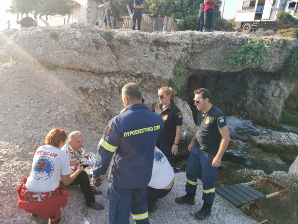 Η στιγμή της διάσωσης του Ρουμάνου πιλότου στην Σάμο (βίντεο, εικόνες)