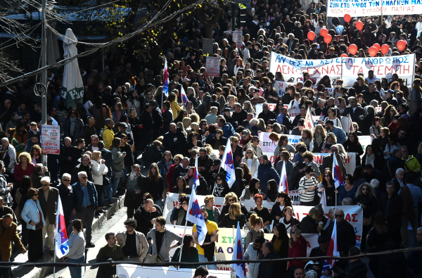 Πάτρα 24ωρη απεργία: Πλημμύρισαν οι κεντρικοί δρόμοι σε μνήμη τη Τραγωδίας των Τεμπών