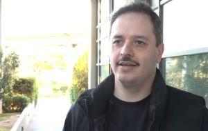 Χάρρυ Κλυνν: Η οικογένειά του δώρισε προσωπικά του αντικείμενα στον Αλέξανδρο Τσουβέλα